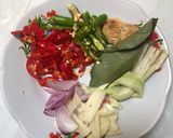 Foto langkah ke 1 dari resep Oseng Kulit Sapi Pedas Manis.