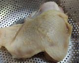 รูปขั้นตอนการทำที่ 2 ของ ไก่ต้มราดน้ำซีอิ๊วแบบสิงคโปร์