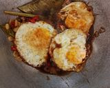 Foto langkah ke 4 dari resep Telur Ceplok Saus Tiram.