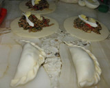 Foto del paso 4 de la receta: Empanadas jugosas con relleno de carne cocido en el horno