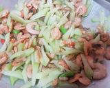 Foto langkah ke 4 dari resep Tumis Labu Siam Udang.