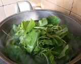 Foto langkah ke 3 dari resep Sayur bayam, wortel dan labu siam kecil.