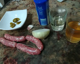 Foto del paso 1 de la receta: Salchichas al vino blanco con jalapeños