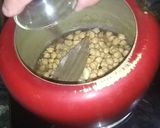 A picture of step 2 of Amritsari chole.