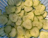 Foto del passaggio 1 della ricetta Insalata di cetrioli alla senape con crostini