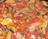 Foto del paso 6 de la receta: Salsa rápida de mejillones para acompañar pastas compradas
