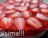 Foto del paso 4 de la receta: Gelatina de lechera con fresas encapsuladas!!!