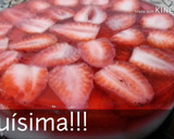 Foto del paso 4 de la receta: Gelatina de lechera con fresas encapsuladas!!!