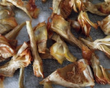 Foto del paso 5 de la receta: Fritada de butifarra y alcachofas con picatostes al ajillo y pimentón