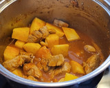 Foto del paso 10 de la receta: Solomillo de cerdo estofado con champiñones y patatas