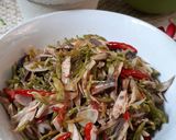 Foto langkah ke 4 dari resep Tumis daun pepaya pindah tongkol.