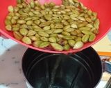 A picture of step 2 of Ilaichi sharbat.