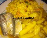 A picture of step 3 of Fried rise with pototoes souce nd fish.