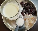 A picture of step 1 of Mulberry Litchi Milkshake.