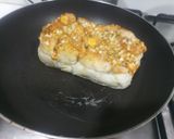 A picture of step 5 of Cheesy pullover pizza breadpuff.