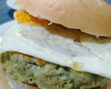 Foto del paso 7 de la receta: Hamburguesa casera de pollo, calabacín y parmesano