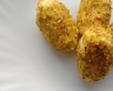 A picture of step 2 of Pista paneer rolls.