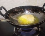 A picture of step 4 of Aloo Kachori.