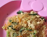 Foto langkah ke 5 dari resep Bihun goreng.