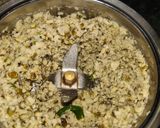 A picture of step 2 of Moong bhajiya.