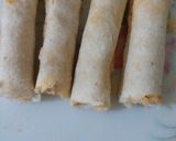 A picture of step 4 of Bread chicken pizza roll.