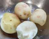 A picture of step 4 of Gajar-Aloo Paratha.