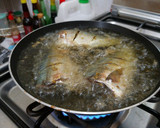Foto langkah ke 5 dari resep Ikan Kembung Goreng.