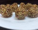 A picture of step 5 of Dates crunchy bite/ laddu.
