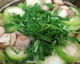 Hình bước làm 2 của món Canh Mướp Nấu Nấm Rơm