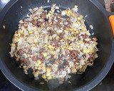 Foto del paso 1 de la receta: Patatas a la importancia con morcilla de Burgos y salsa de jengibre, cerveza y limón con trigueros