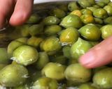 Hình bước làm 2 của món Ngâm rượu mơ