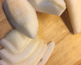 Foto del paso 3 de la receta: Pasta fresca rellena con salsa de pera y parmesano 🍐🧀