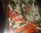 Foto del paso 4 de la receta: Pollo a la sal con verduras al horno