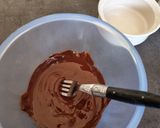 Une image de l'étape 2 de °Moelleux tiède chocolat-griottes°.