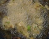 A picture of step 3 of Rava/sooji pakoda.