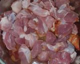 Csülkös körömpörkölt főlt krumplival csípősen recept fázis 2 fotója