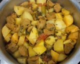 A picture of step 3 of Soya chunks potato curry.