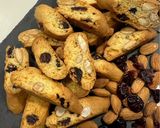 Φωτογραφία βήματος 5 της συνταγής Biscotti με άρωμα πορτοκαλιού, αμύγδαλα και cranberries
