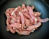 Foto del paso 2 de la receta: Timbal de lomo caramelizado sobre noodles glass