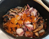 Foto del paso 3 de la receta: Salteado de pulpo con champiñones