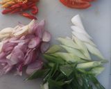 Foto langkah ke 1 dari resep Telur Ceplok Oseng Kecap Pedas Manis.