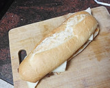 Foto del paso 3 de la receta: Bocadillo de bistec empanado, queso y salsa boloñesa