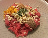 Foto del paso 4 de la receta: Hamburguesas de solomillo de ternera, con tomates, berenjenas y vinagreta de albahaca