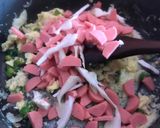 Foto langkah ke 6 dari resep INDOMIE TAWURAN (ala anak kost).