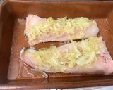 Foto del paso 2 de la receta: Merluza, cebolla confitada, pisto y chips de tupinambos