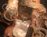 Foto del paso 3 de la receta: Salmón con cebolla y Ensalada Rusa