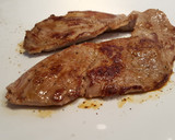 Foto del paso 2 de la receta: Filete de ternera a la plancha con salsa de limón y ajo