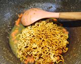 Foto langkah ke 3 dari resep Mie Goreng Sosis.
