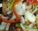 Foto del paso 3 de la receta: Pollo adobado en hierbas 🍲