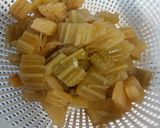 Foto del paso 5 de la receta: Alubias con cardo y langostinos